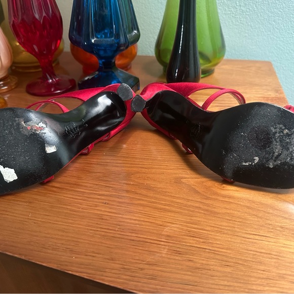 Vintage Red Charles Jourdan Paris Strappy Satin Sandals Heels Size 6 1/2 Roses - Picture 5 of 13